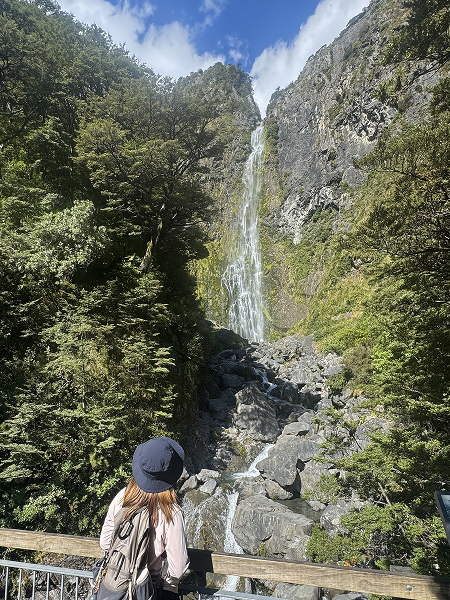 Devil's Punchbowl Falls