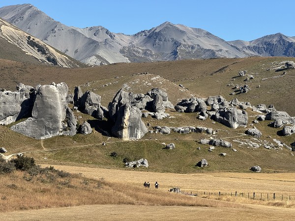 Approaching Castle Hill